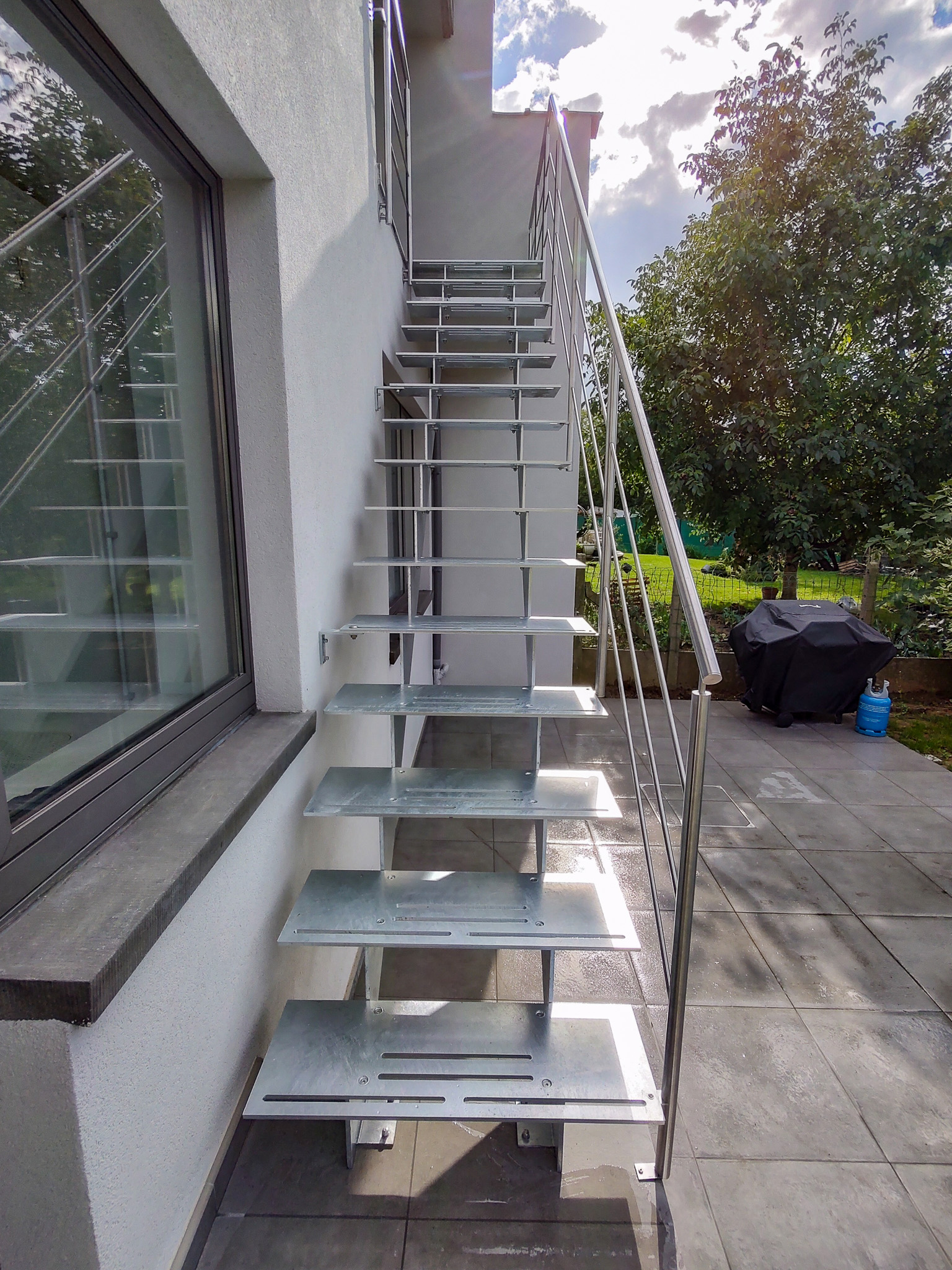 Escalier extérieur en acier galvanisé "Grade Up" Spira