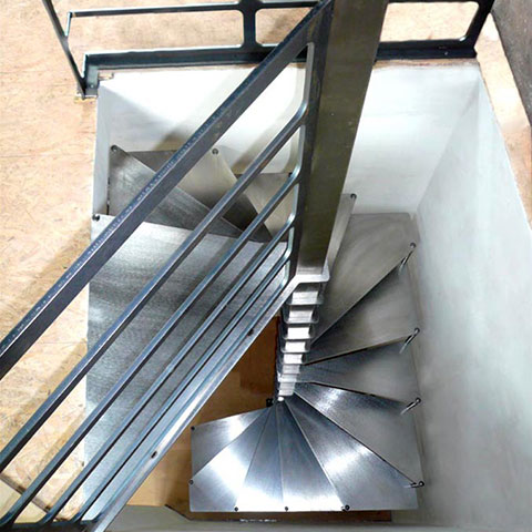 Petit escalier pour grenier, chambre ou mezzanine