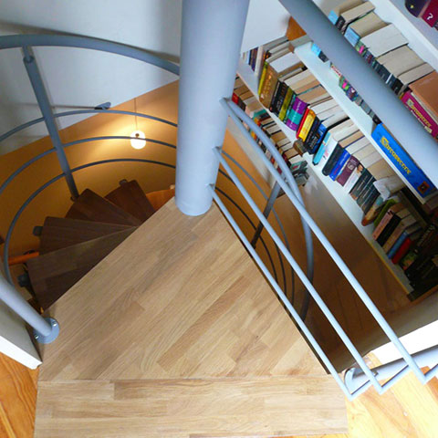 escalier tournant avec marches bois