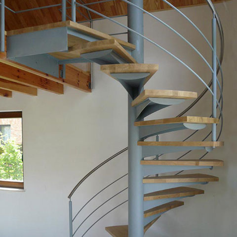 escalier tournant avec marches bois