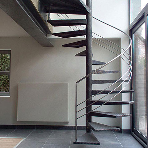 Escalier hélicoïdal avec marches acier