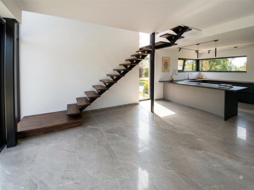 LOGI : l'escalier design qui allie confort et sécurité