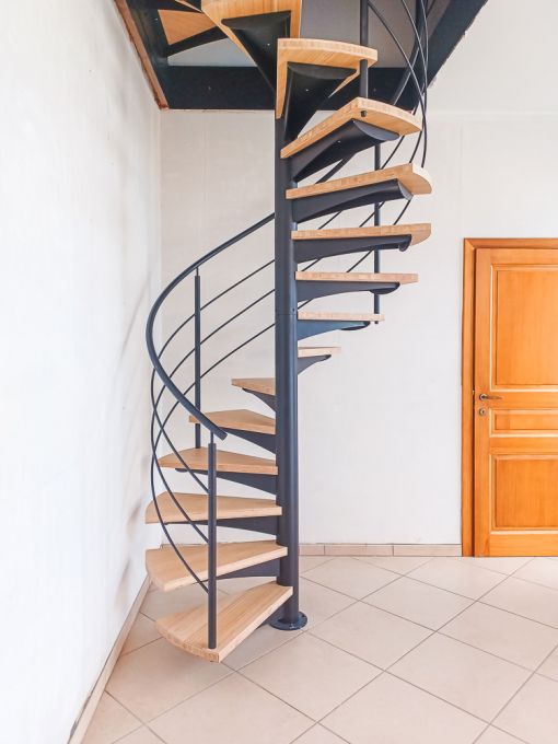 CARAKOLL 3 : Escalier colimaçon acier & bois sur mesure
