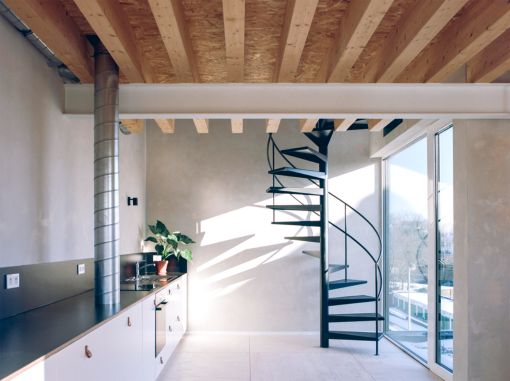 CLASSIC : stalen spiltrap voor binnen met industriële look CLASSIC : stalen spiltrap voor binnen met industriële look