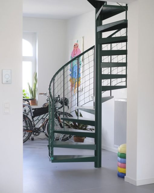 CLASSIC : stalen spiltrap voor binnen met industriële look CLASSIC : stalen spiltrap voor binnen met industriële look