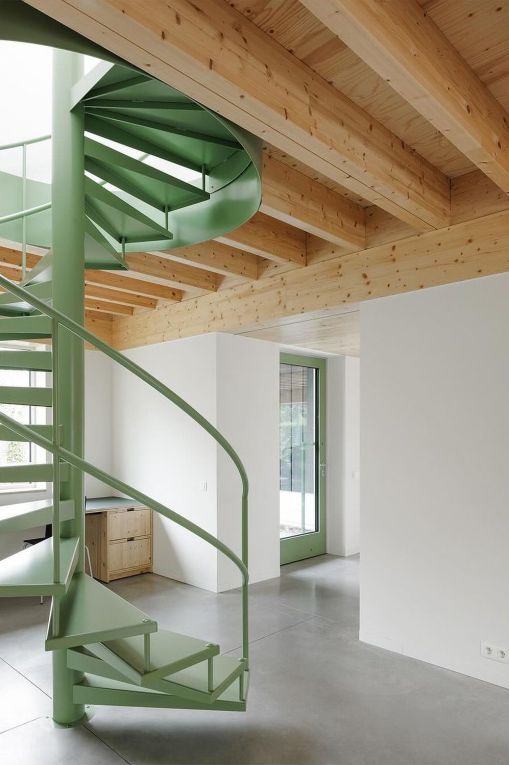 CLASSIC : stalen spiltrap voor binnen met industriële look CLASSIC : stalen spiltrap voor binnen met industriële look