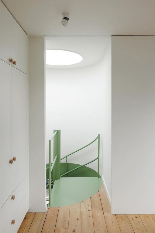 CLASSIC : stalen spiltrap voor binnen met industriële look CLASSIC : stalen spiltrap voor binnen met industriële look