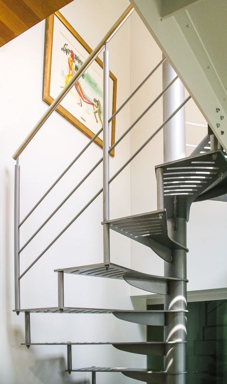 DUKE : escalier colimaçon en acier de grand diamètre
