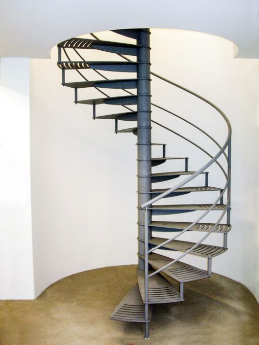 DUKE : escalier colimaçon en acier de grand diamètre