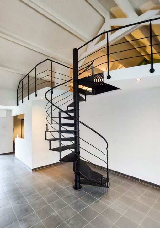 DUKE : escalier colimaçon en acier de grand diamètre
