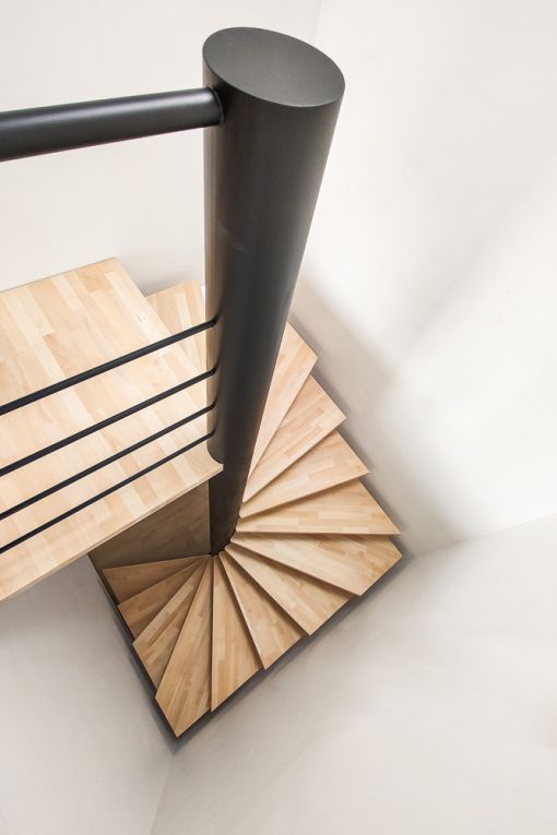 LOOP : escalier colimaçon acier bois à plan carré sur mesure