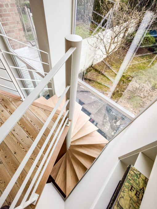 LOOP : escalier colimaçon acier bois à plan carré sur mesure