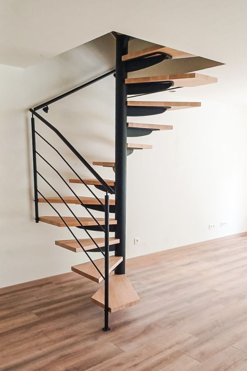 LOOP : escalier colimaçon acier bois à plan carré sur mesure