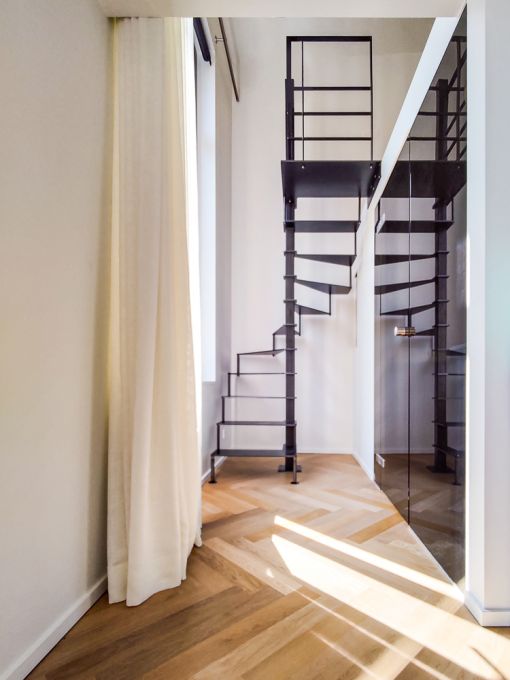 STEEL UP : colimaçon minimaliste pour les petits espaces STEEL UP : colimaçon minimaliste pour les petits espaces