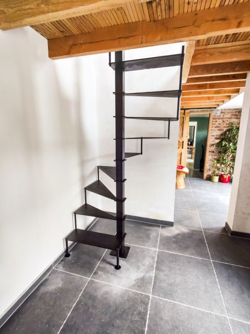 STEEL UP : colimaçon minimaliste pour les petits espaces STEEL UP : colimaçon minimaliste pour les petits espaces