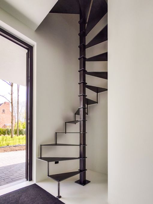 STEEL UP : colimaçon minimaliste pour les petits espaces STEEL UP : colimaçon minimaliste pour les petits espaces