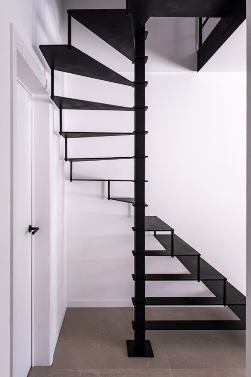 STEEL UP : colimaçon minimaliste pour les petits espaces STEEL UP : colimaçon minimaliste pour les petits espaces