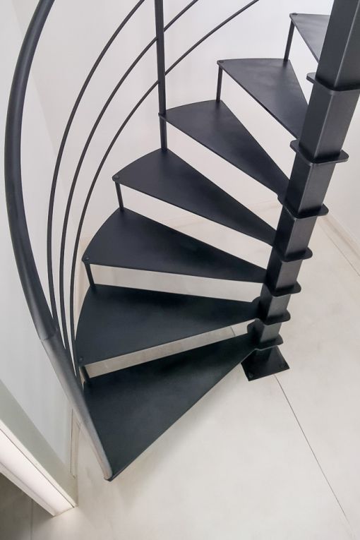 CIRCLE STEEL : escalier colimaçon tout acier minimaliste et design