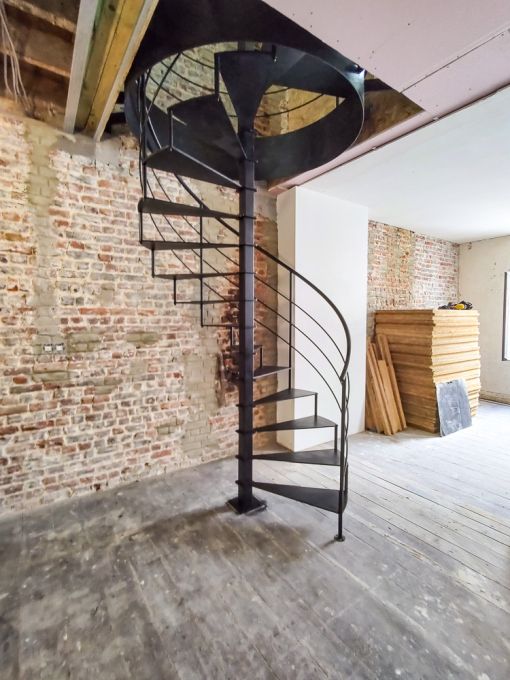 CIRCLE STEEL : escalier colimaçon tout acier minimaliste et design