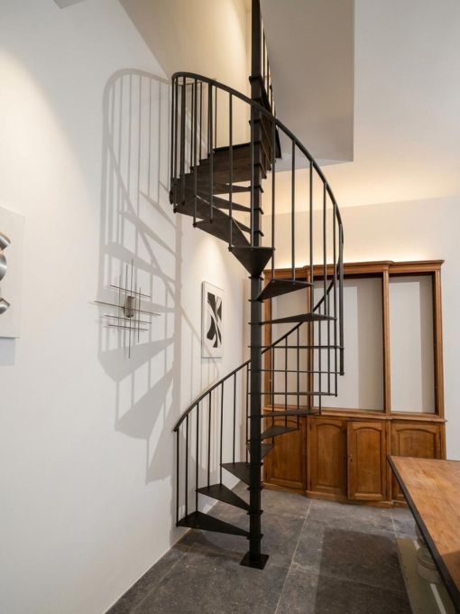 CIRCLE STEEL: stalen spiltrap met minimalistisch design CIRCLE STEEL: stalen spiltrap met minimalistisch design