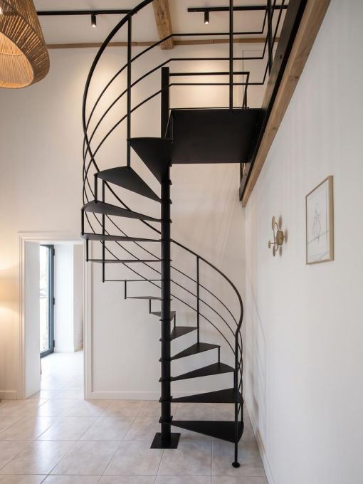 CIRCLE STEEL: stalen spiltrap met minimalistisch design CIRCLE STEEL: stalen spiltrap met minimalistisch design