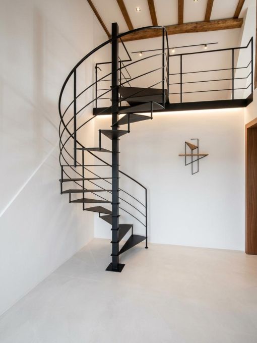 CIRCLE STEEL: stalen spiltrap met minimalistisch design CIRCLE STEEL: stalen spiltrap met minimalistisch design