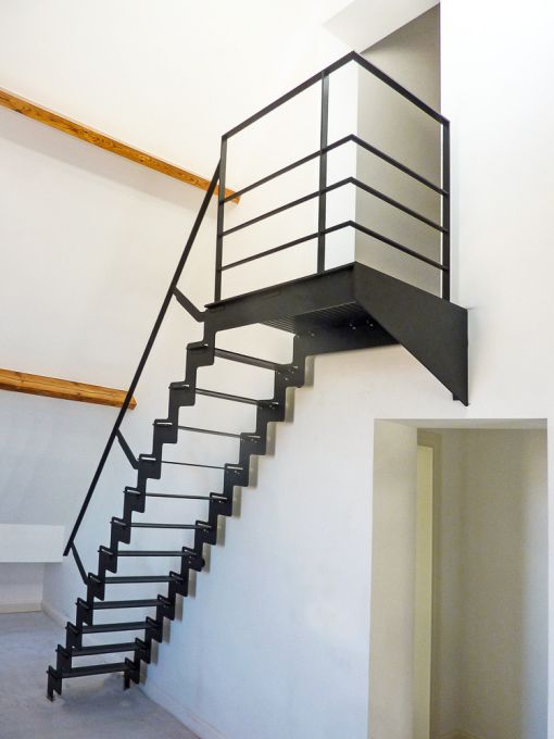 Escalier UP : petit escalier gain de place, économique et sur mesure Escalier UP : petit escalier gain de place, économique et sur mesure