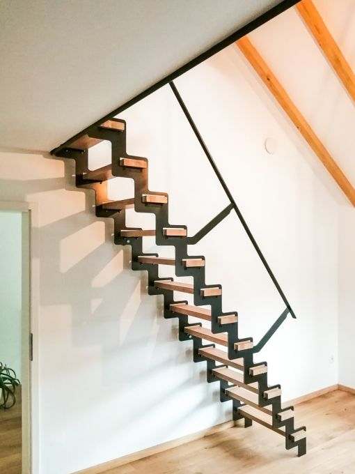 Escalier UP : petit escalier gain de place, économique et sur mesure Escalier UP : petit escalier gain de place, économique et sur mesure