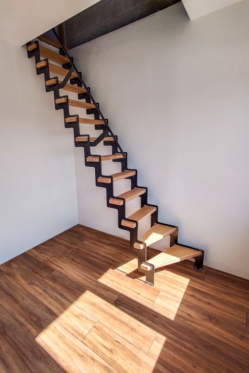 Escalier UP : petit escalier gain de place, économique et sur mesure Escalier UP : petit escalier gain de place, économique et sur mesure