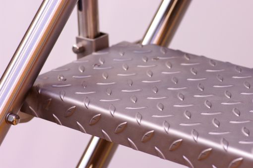 MOIRA XL : escalier droit design en inox qui structure votre espace