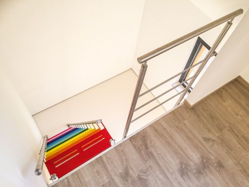 MOIRA XL : escalier droit design en inox qui structure votre espace