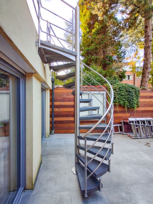 OUTINOX : escalier colimaçon en inox pour l’extérieur