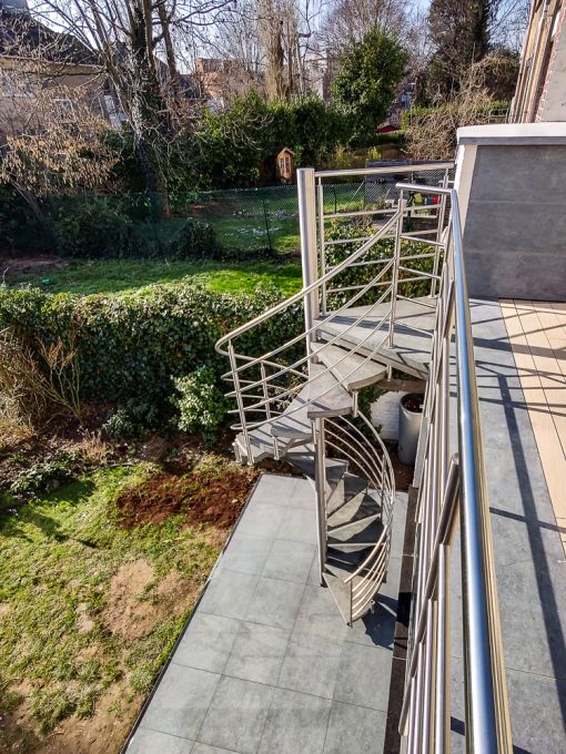 OUTINOX : escalier colimaçon en inox pour l’extérieur