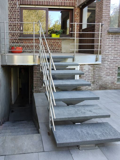 LOGI EXT : escalier extérieur moderne en inox sur mesure