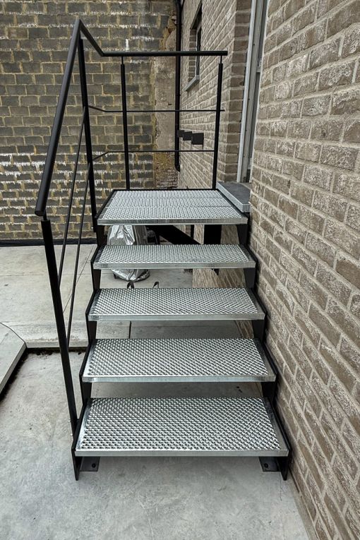 UP DOWN EXT : escalier extérieur sûr, confortable et moderne