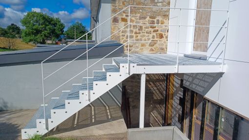 UP DOWN EXT : escalier extérieur sûr, confortable et moderne