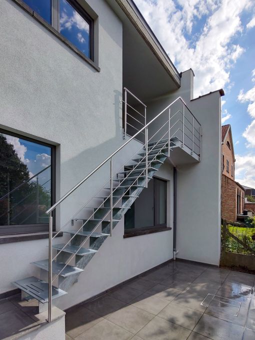 GRADE UP EXT : escalier extérieur design galvanisé et durable