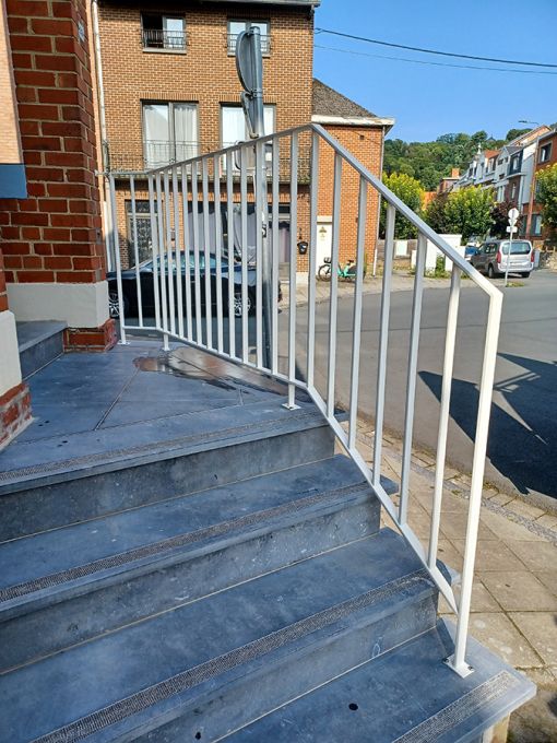 BALUSI: Hoogwaardige maatwerk balustrade BALUSI: Hoogwaardige maatwerk balustrade