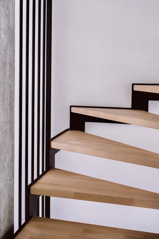 UP & DOWN : escalier intérieur design à double limon en acier