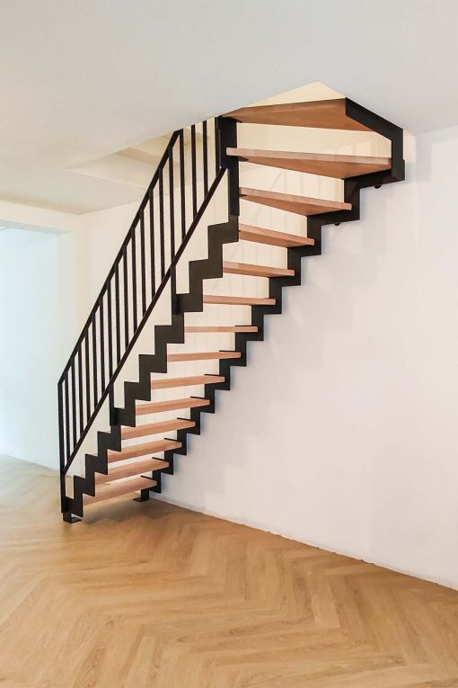 UP & DOWN : escalier intérieur design à double limon en acier