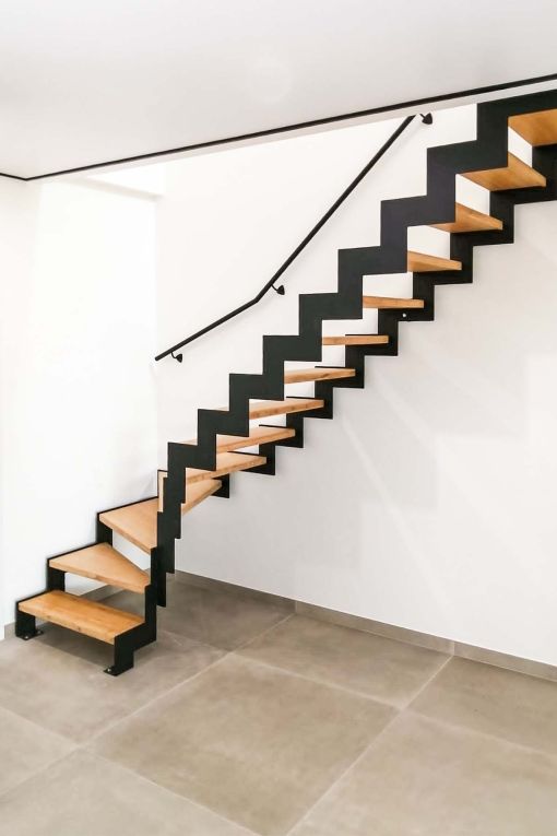 UP & DOWN : escalier intérieur design à double limon en acier