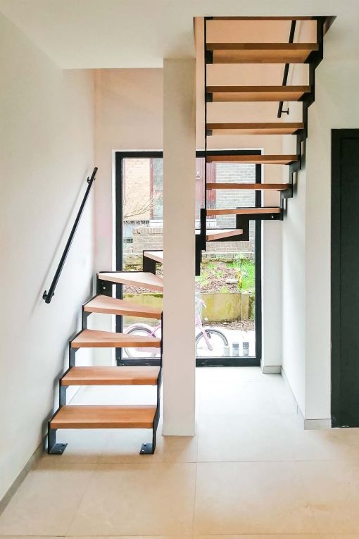 UP & DOWN : escalier intérieur design à double limon en acier