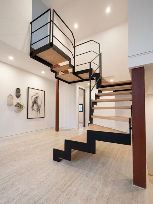 UP & DOWN : escalier intérieur design à double limon en acier