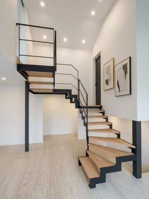 UP & DOWN : escalier intérieur design à double limon en acier