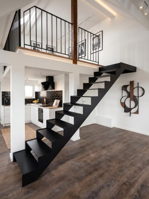 UP & DOWN : escalier intérieur design à double limon en acier