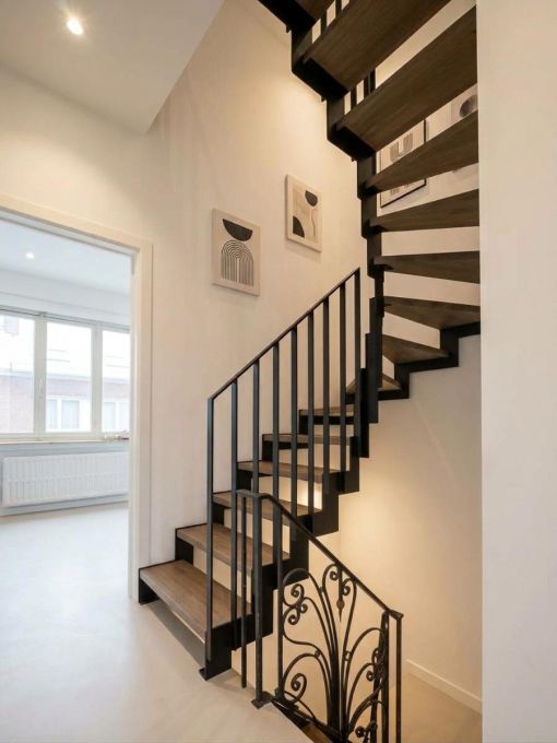 UP & DOWN : escalier intérieur design à double limon en acier
