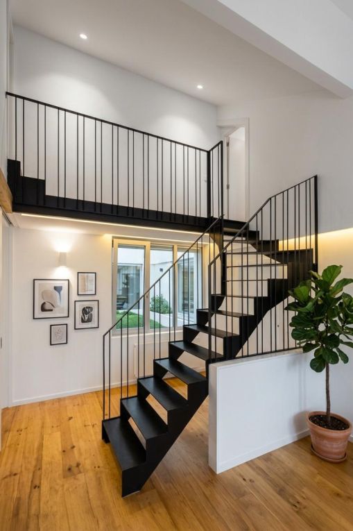 UP & DOWN : escalier intérieur design à double limon en acier