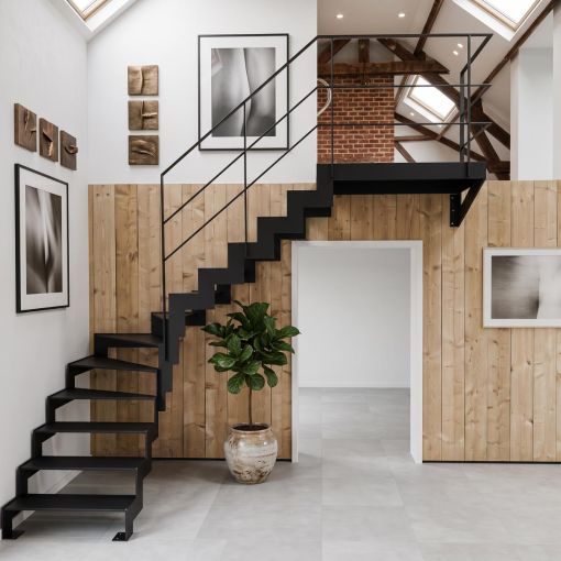 UP & DOWN : escalier intérieur design à double limon en acier
