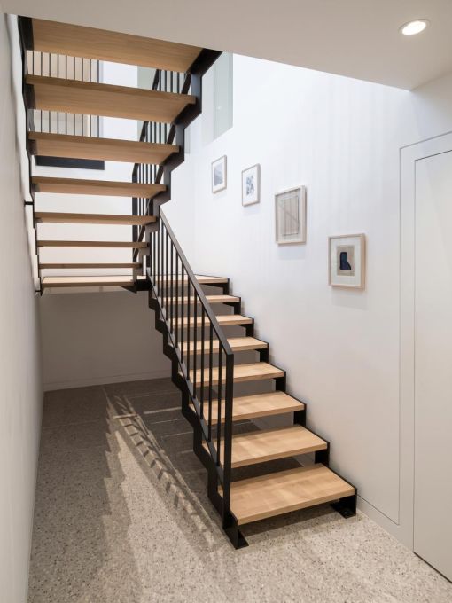 UP & DOWN : escalier intérieur design à double limon en acier
