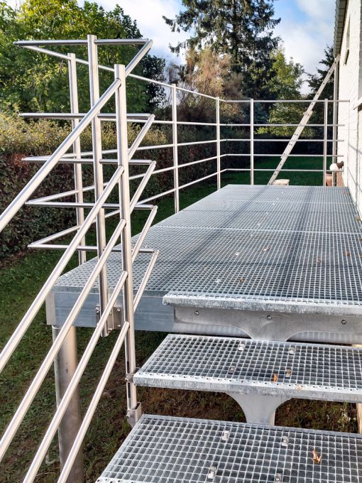 TIERRASSE : terrasse en aluminium sur mesure fabriquée en Belgique TIERRASSE : terrasse en aluminium sur mesure fabriquée en Belgique